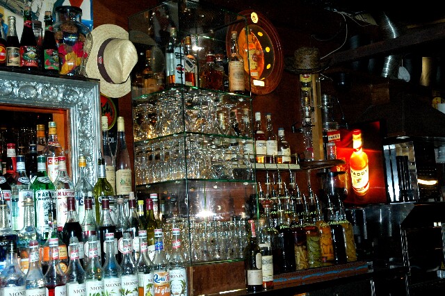 min 2005 12 18 sharkys 083